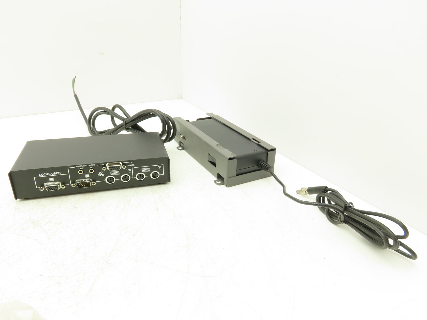 Black Box ACU1028A CAT5 KVM Extender ServSwitch Local Box Only And Cords