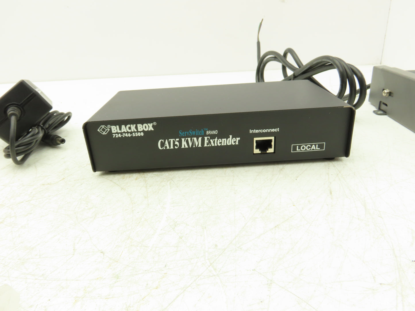 Black Box ACU1028A CAT5 KVM Extender ServSwitch Local Box Only And Cords