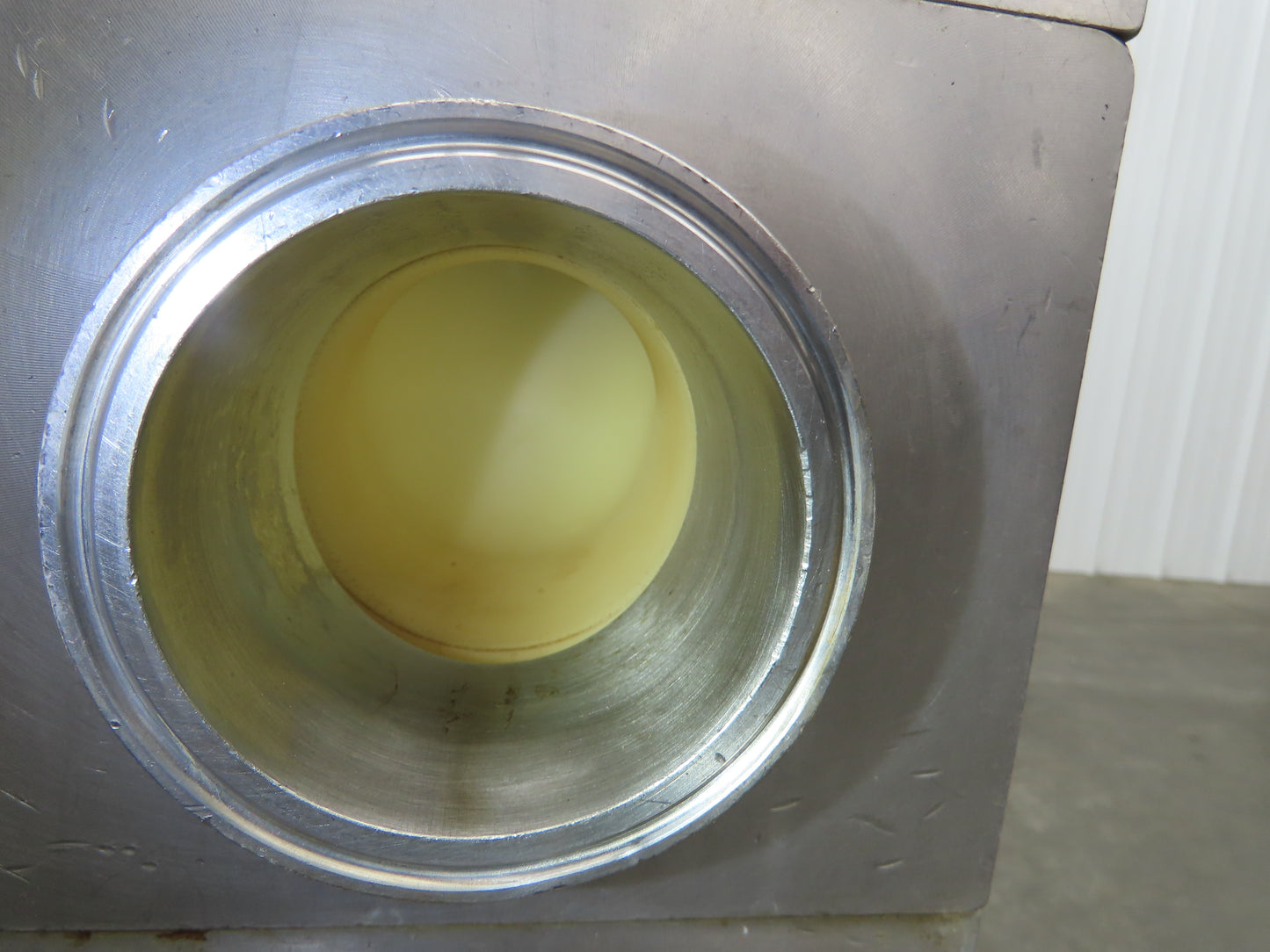 Piston Metering Pump Stainless Steel Pneumatic 1 Gal Displacement 3 Way Valve