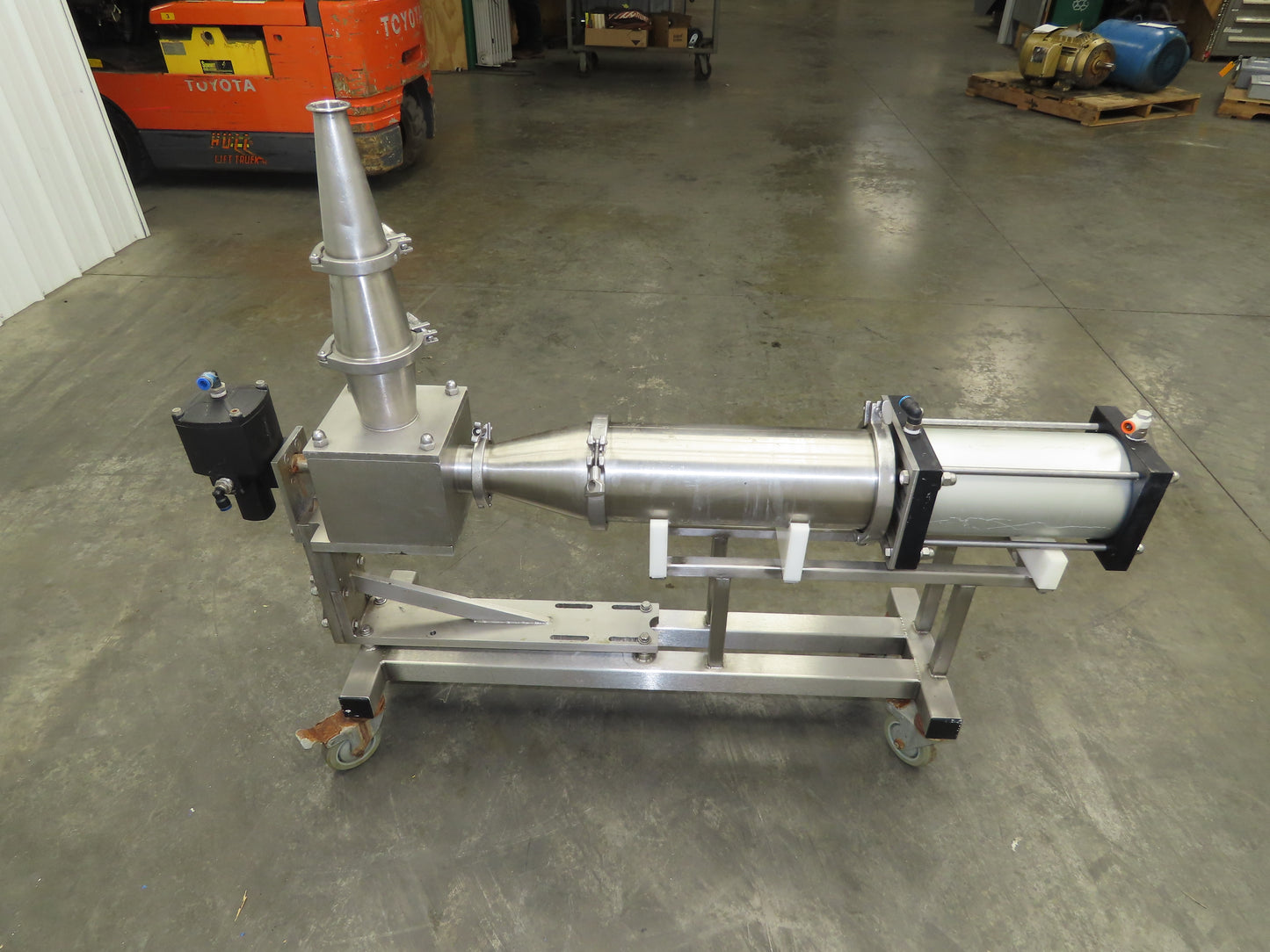 Piston Metering Pump Stainless Steel Pneumatic 1 Gal Displacement 3 Way Valve