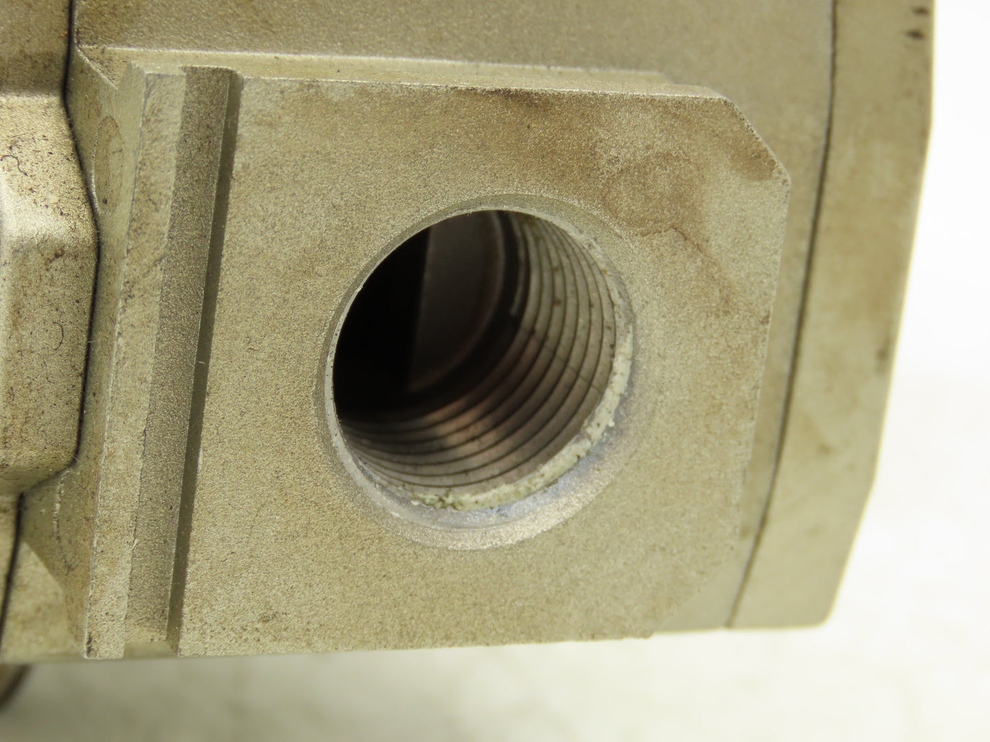 SMC AV4000-04-5DZ Compressed Pneumatic Air Treatment Assembly With Regulators