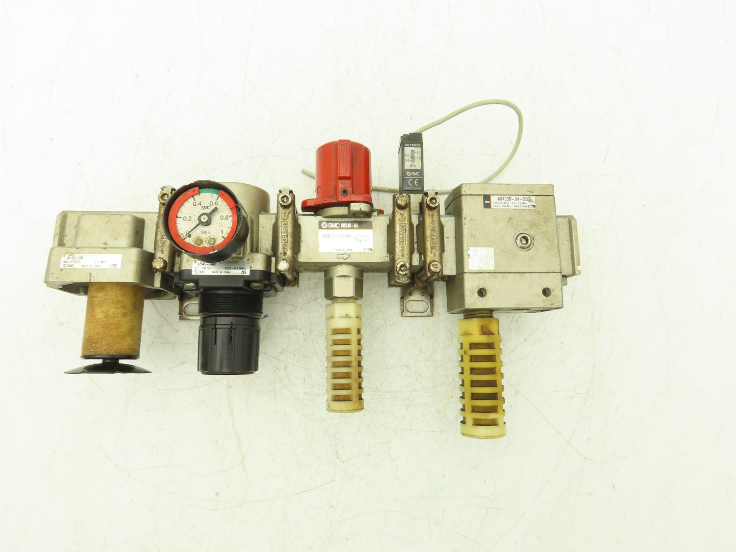 SMC AV4000-04-5DZ Compressed Pneumatic Air Treatment Assembly With Regulators