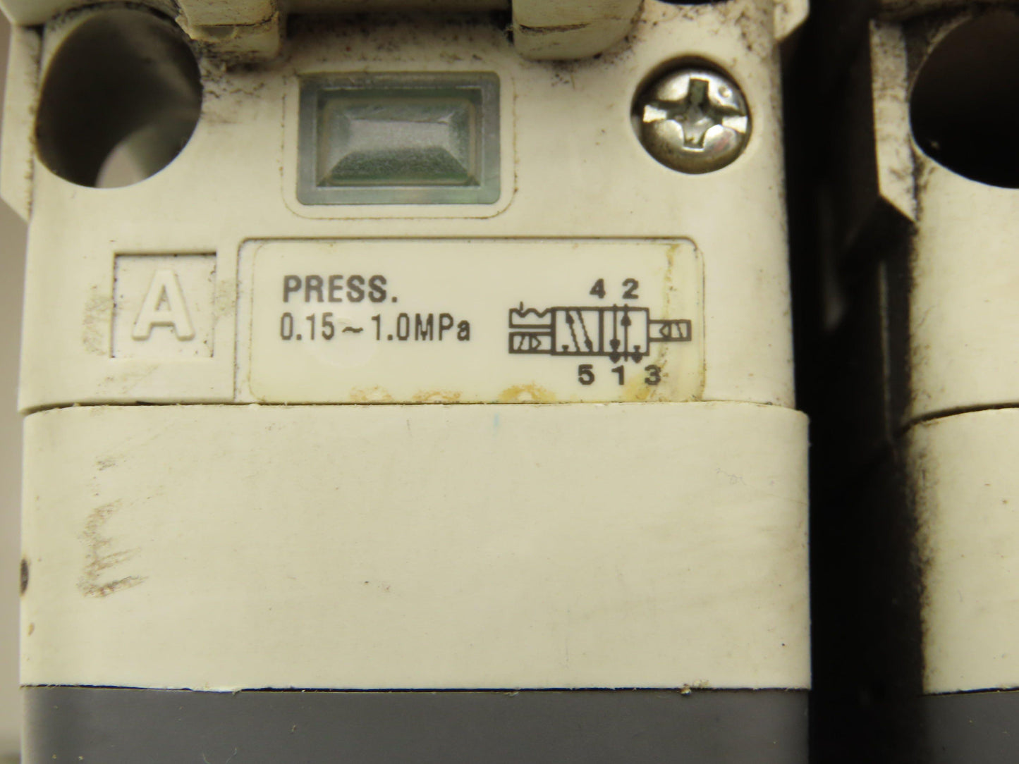 SMC VQ7-6-FG-D Pneumatic Solenoid Valve 3-Station Manifold 4/5 Port