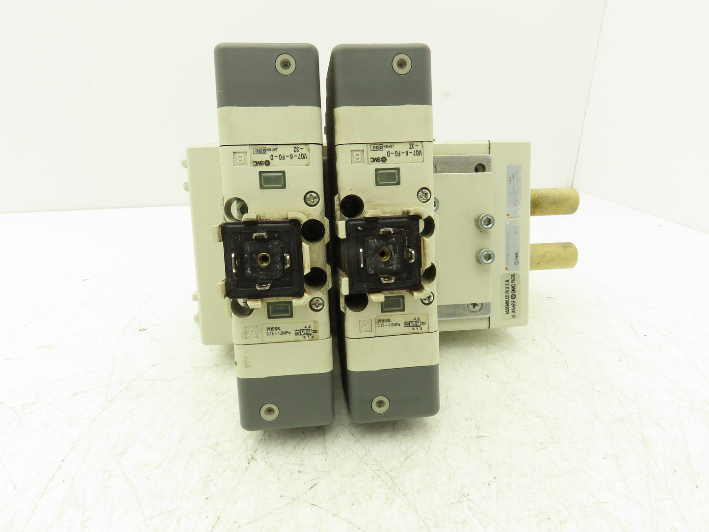 SMC VQ7-6-FG-D Pneumatic Solenoid Valve 3-Station Manifold 4/5 Port