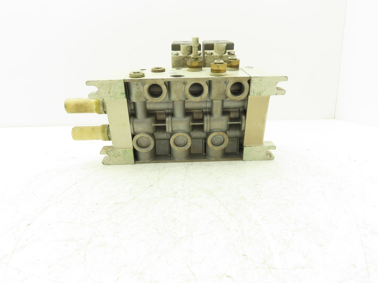 SMC VQ7-6-FG-D Pneumatic Solenoid Valve 3-Station Manifold 4/5 Port