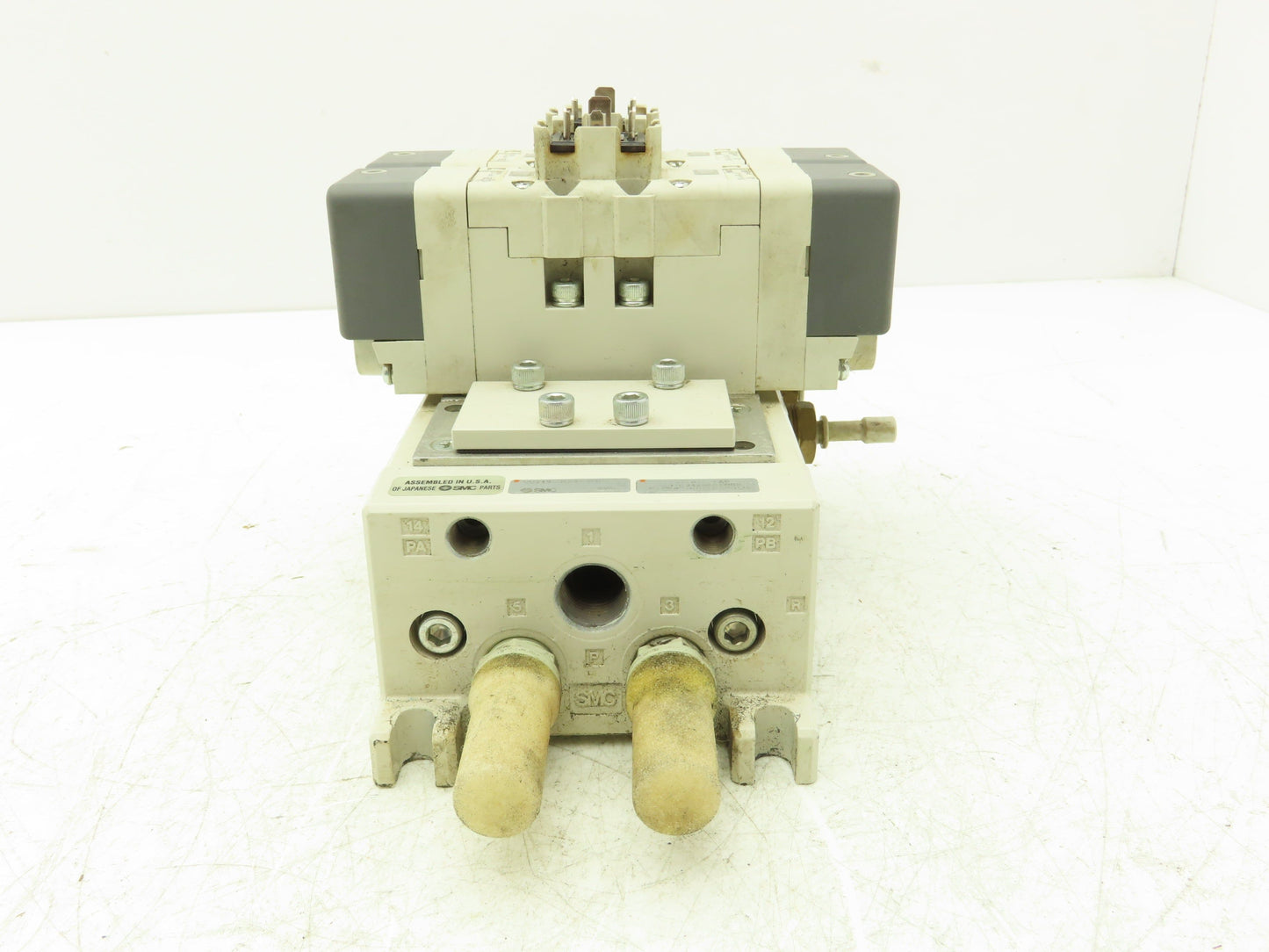 SMC VQ7-6-FG-D Pneumatic Solenoid Valve 3-Station Manifold 4/5 Port