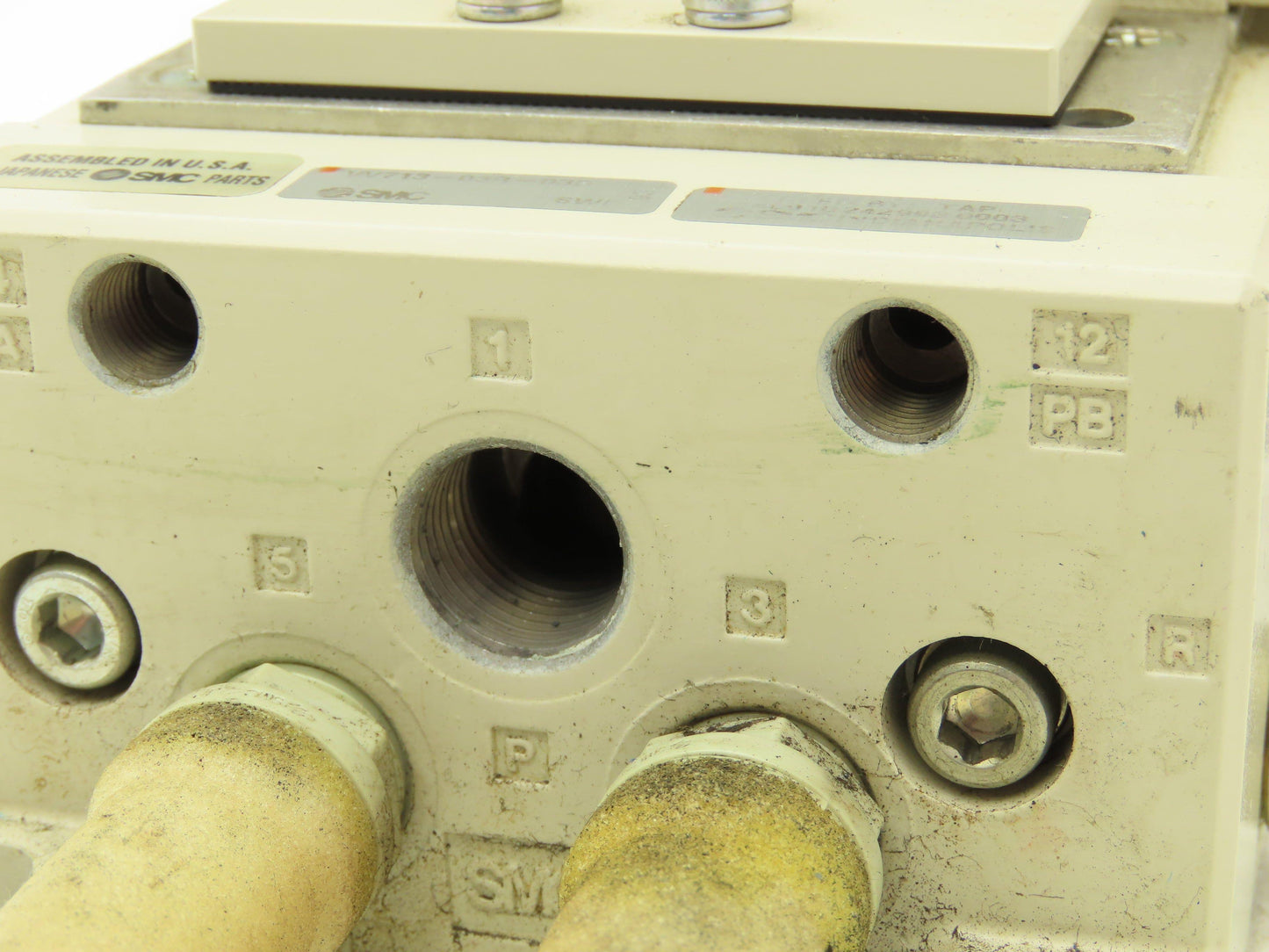 SMC VQ7-6-FG-D Pneumatic Solenoid Valve 3-Station Manifold 4/5 Port