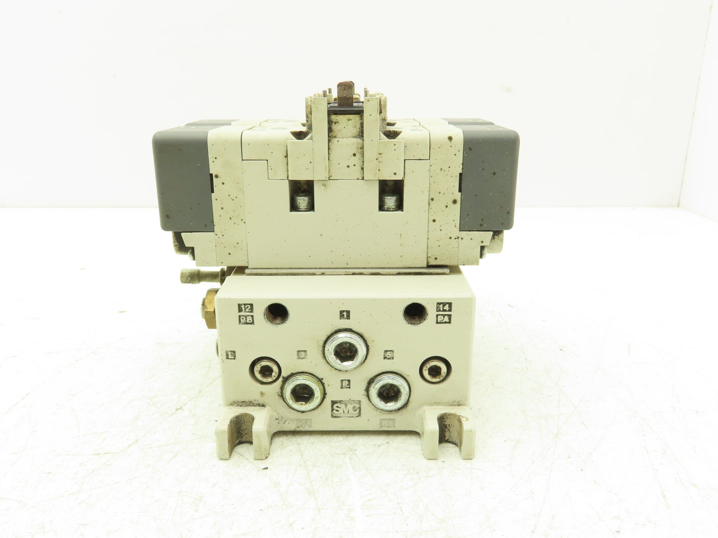 SMC VQ7-6-FG-D Pneumatic Solenoid Valve 3-Station Manifold 4/5 Port