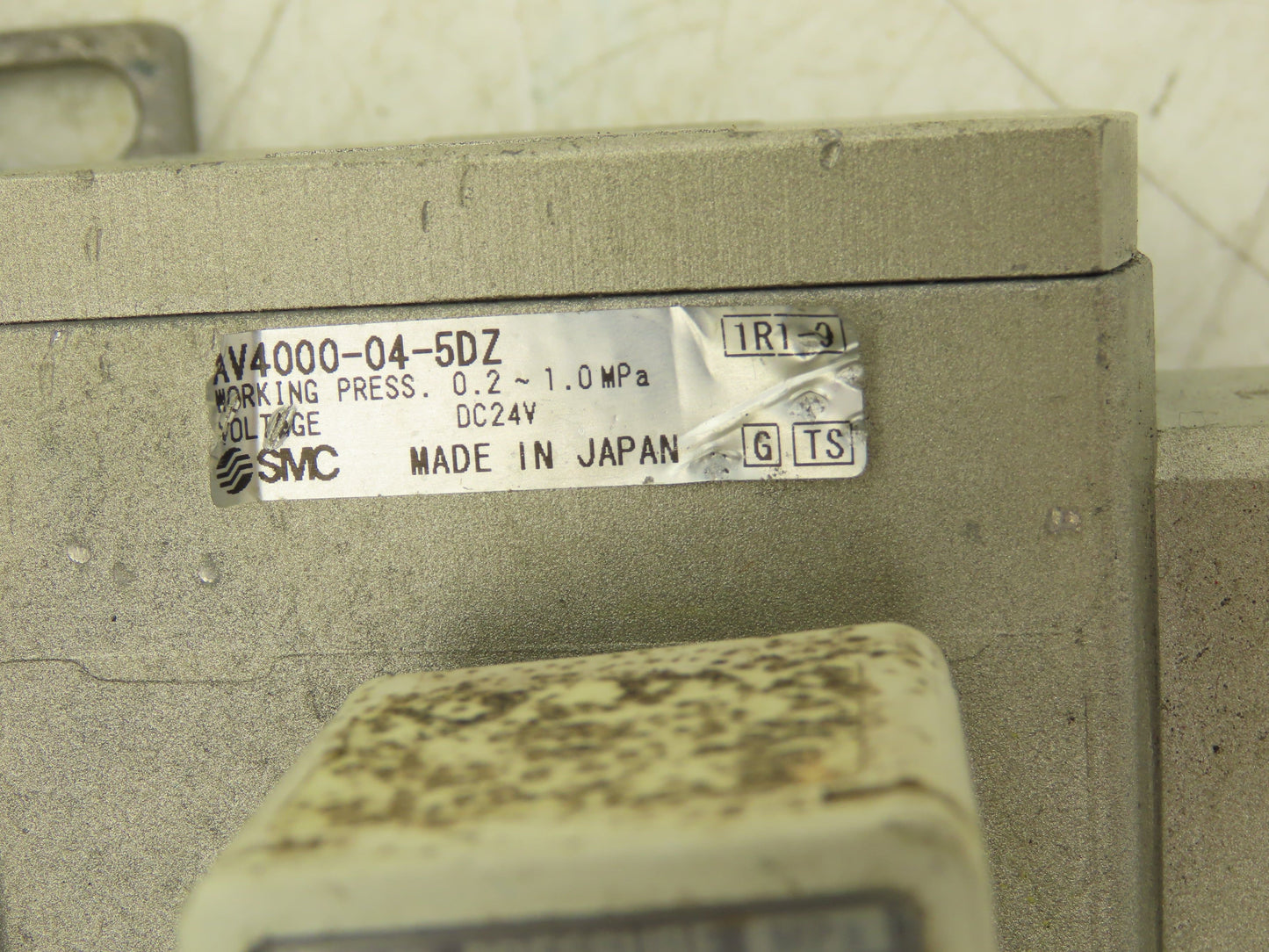 SMC AV4000-04-5DZ Compressed Pneumatic Air Treatment Assembly With Regulators