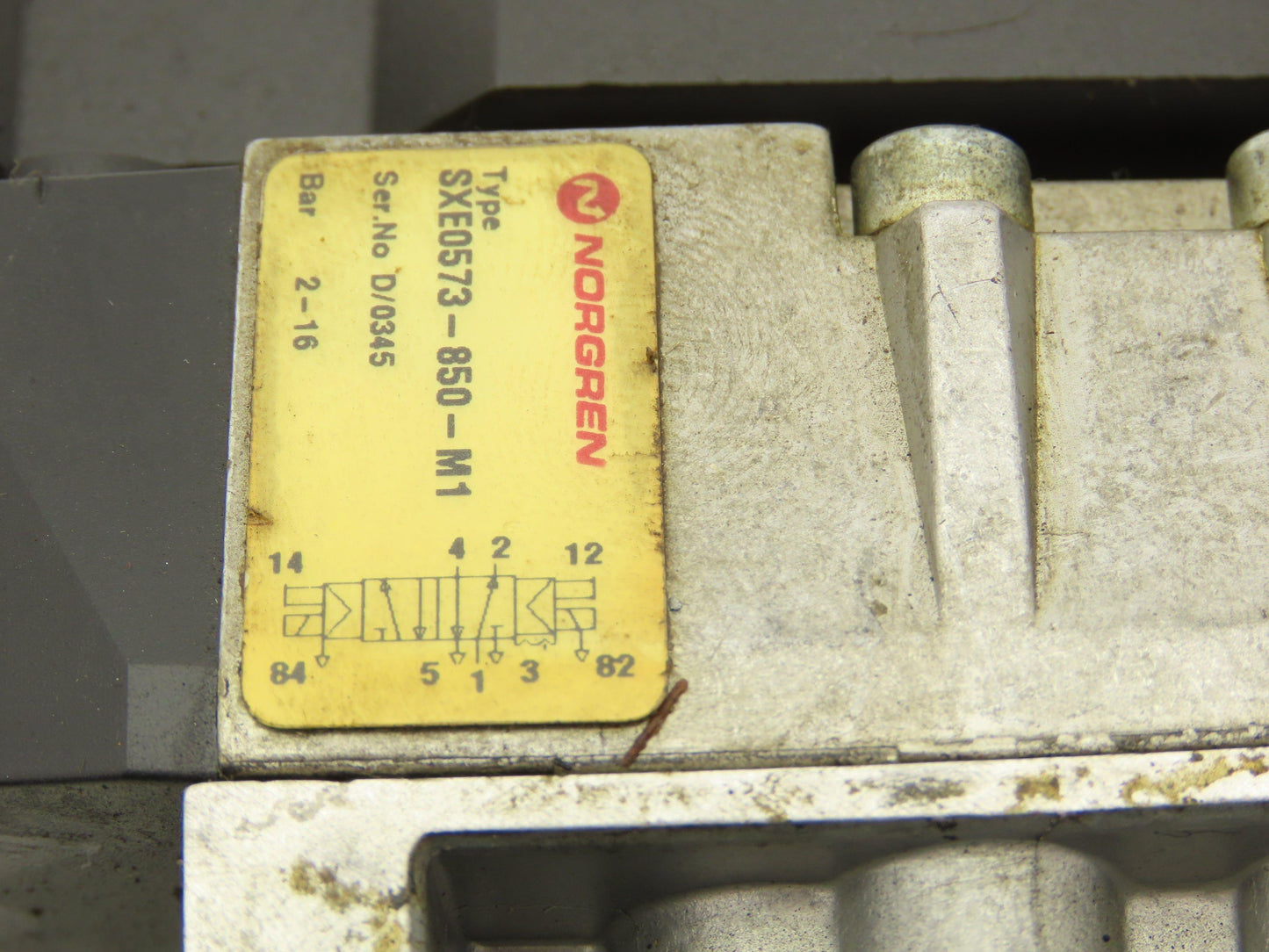 Norgren SXE0573-850-M1 Solenoid Pneumatic Air Valve 24V Coil Base Lot of 2