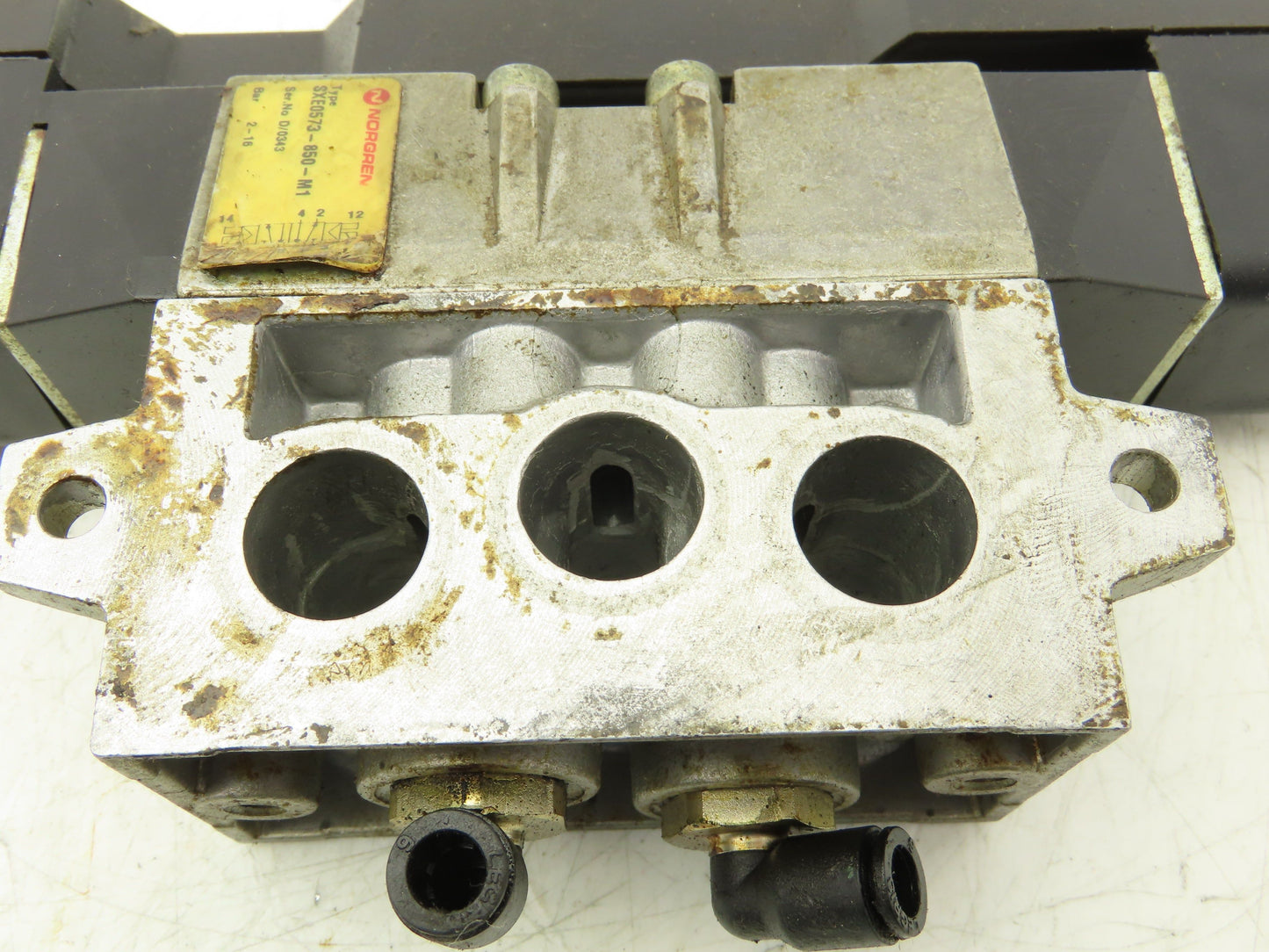 Norgren SXE0573-850-M1 Solenoid Pneumatic Air Valve 24V Coil Base Lot of 2