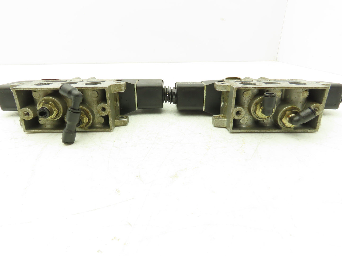 Norgren SXE0573-850-M1 Solenoid Pneumatic Air Valve 24V Coil Base Lot of 2