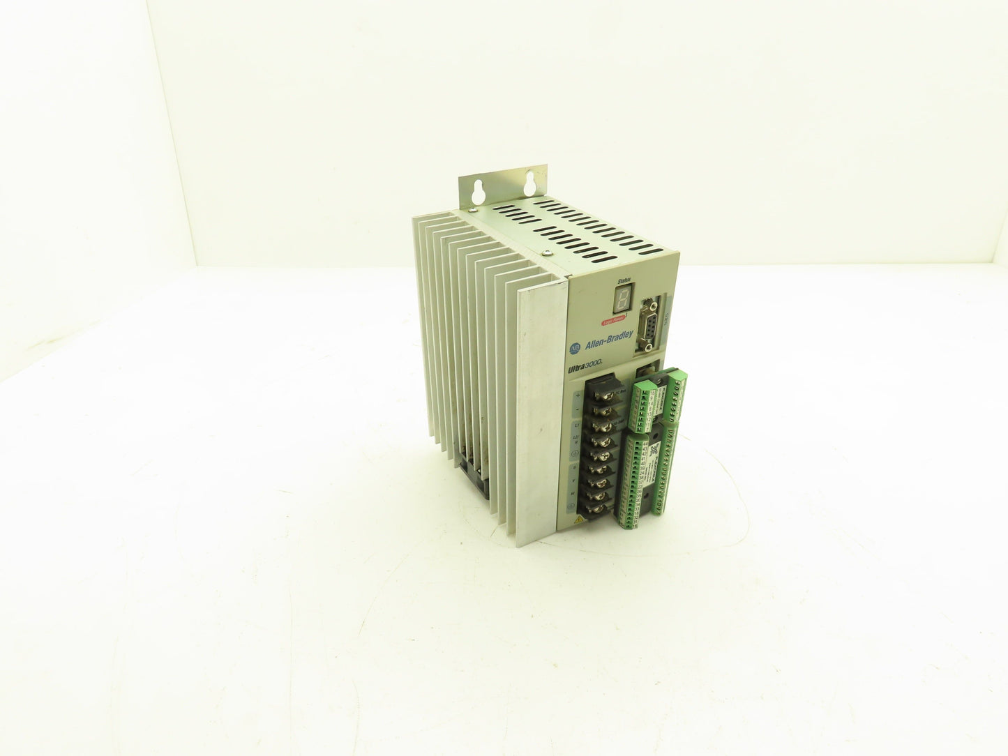 Allen Bradley 2098-DSD-020 Ultra 3000 Servo Drive 120/240V 1PH V1.45 Ser B