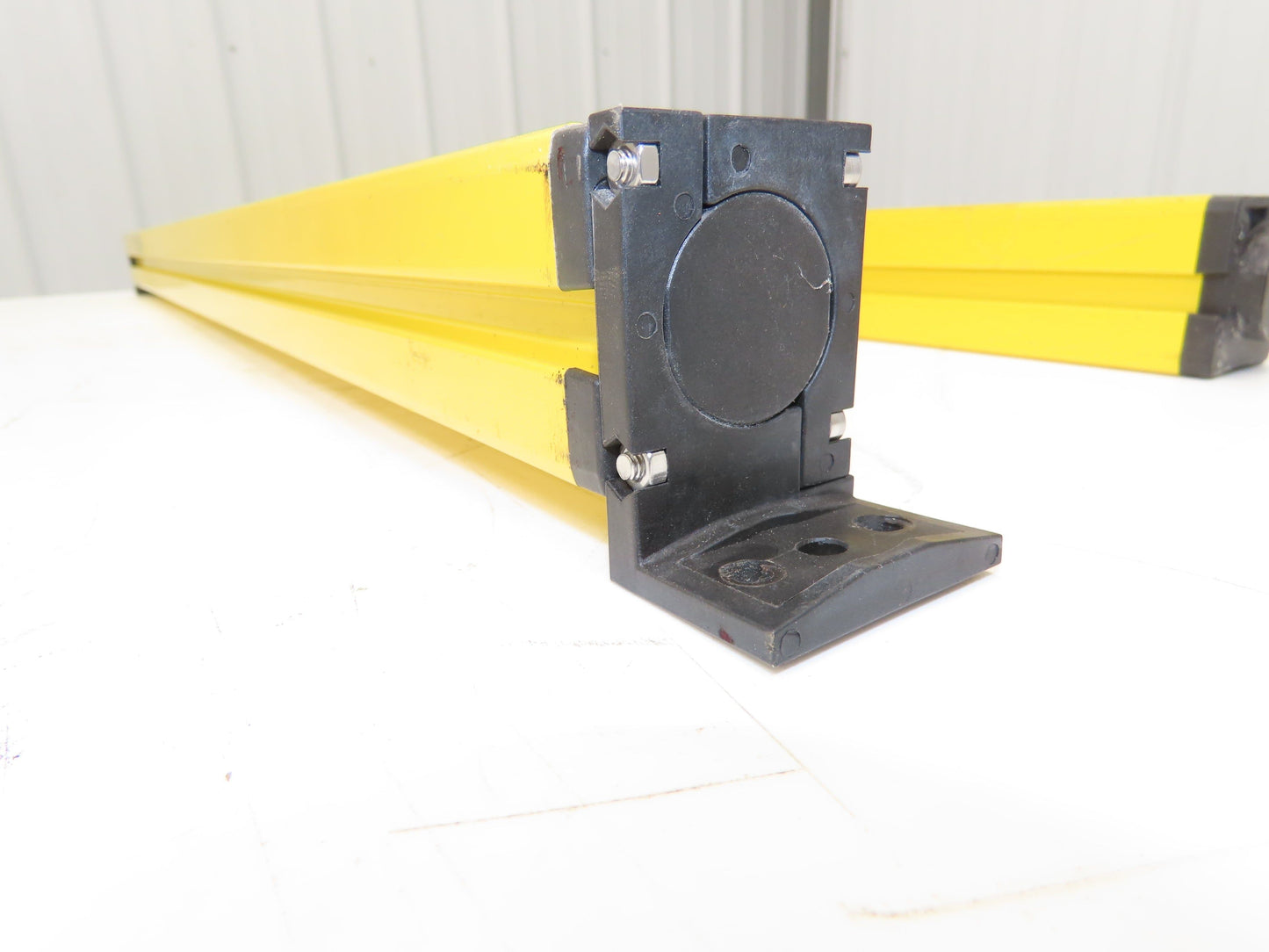 Contrinex Light Curtain Sender Receiver Set 30mm Res. 12M Range 49 Beam