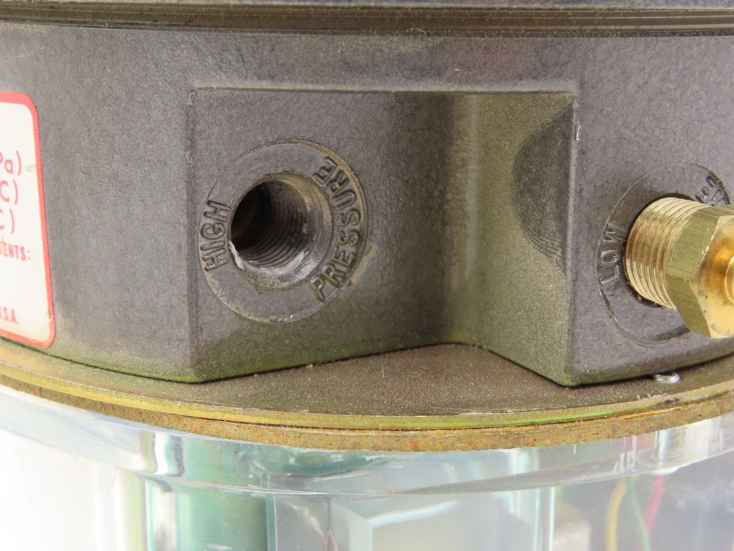 Dwyer 3000-00C Photohelic Pressure Switch Gauge 25PSI 120F .25" Of Water