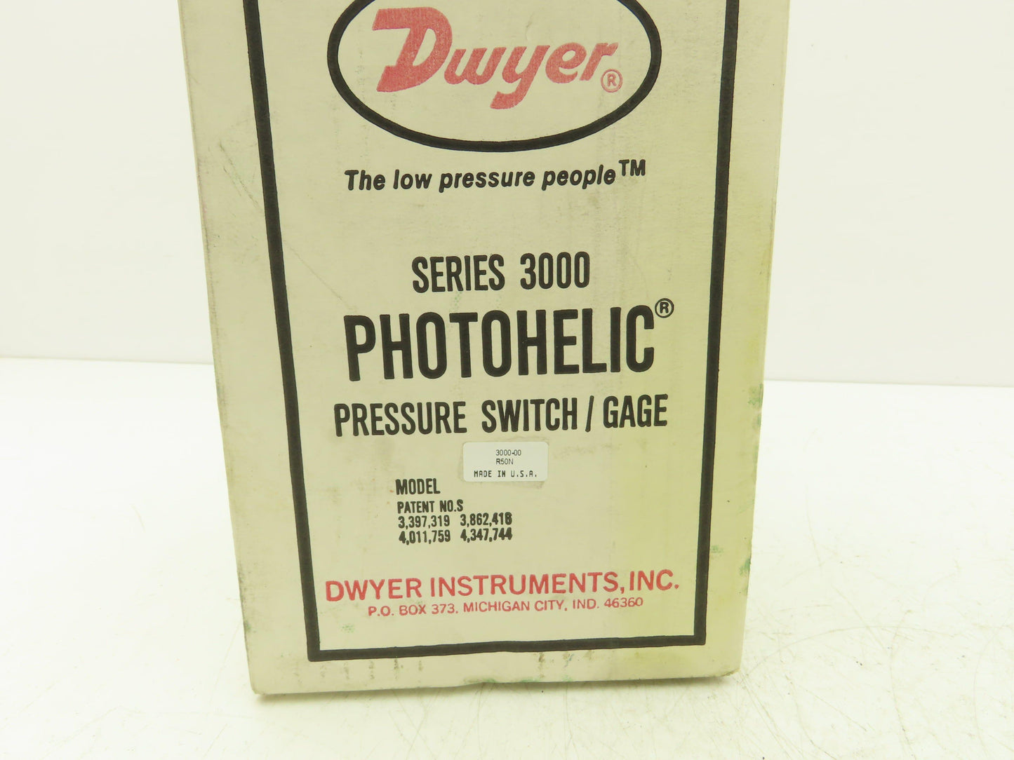 Dwyer 3000-00C Photohelic Pressure Switch Gauge 25PSI 120F .25" Of Water