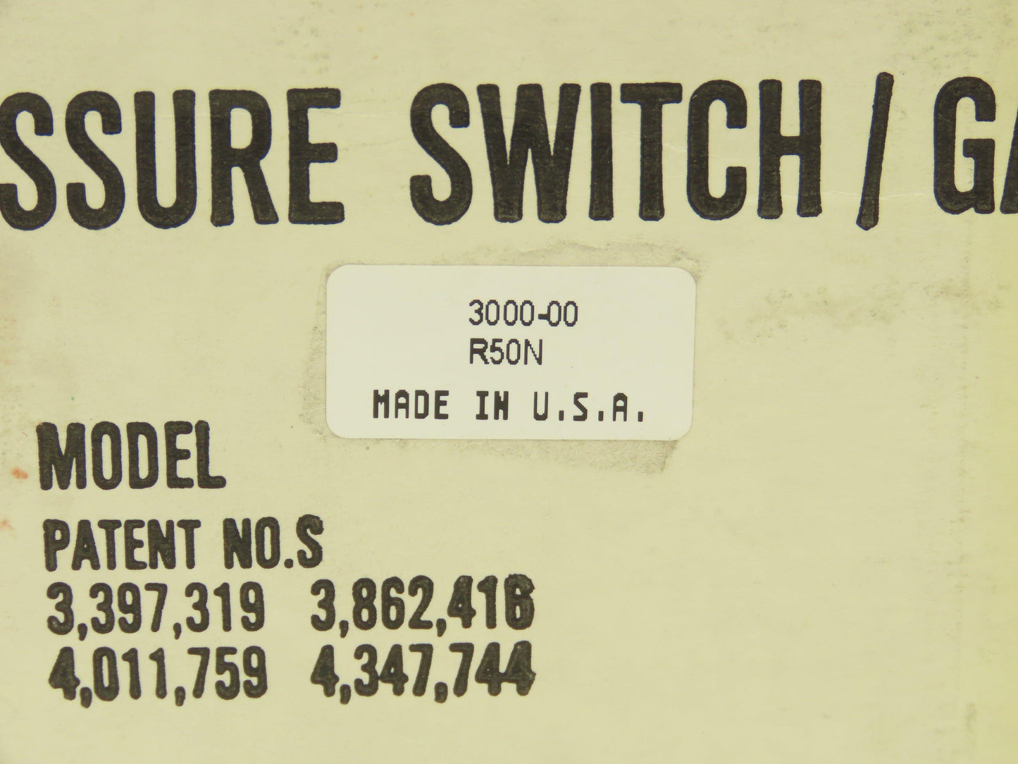 Dwyer 3000-00C Photohelic Pressure Switch Gauge 25PSI 120F .25" Of Water