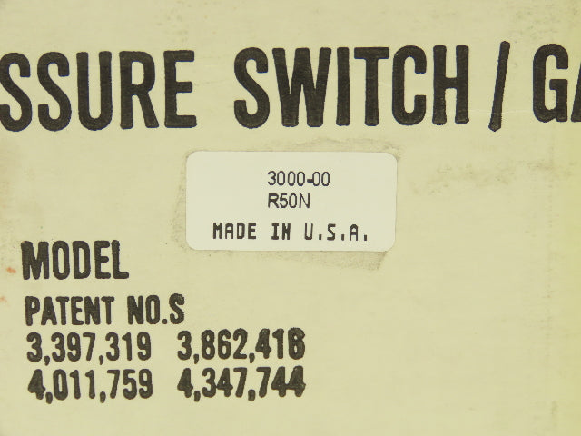Dwyer 3000-00C Photohelic Pressure Switch Gauge 25PSI 120F .25" Of Water