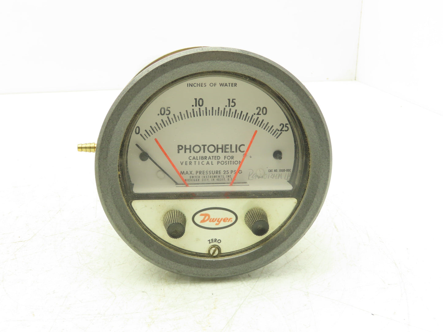 Dwyer 3000-00C Photohelic Pressure Switch Gauge 25PSI 120F .25" Of Water