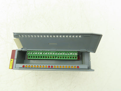 B&R 3D0479.6 Digital Output Module 16 Point 24VDC 5A REV GO Cracked Plastic