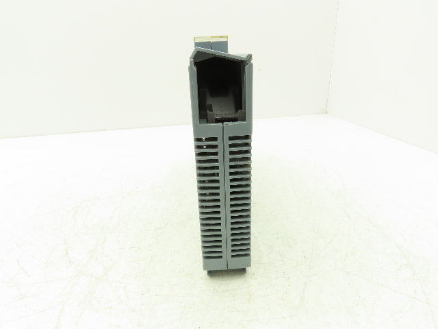 B&R Automation 2D0428.6 Digital Output Module DO 428 Tra 24VDC 2A Rev CO Cracked
