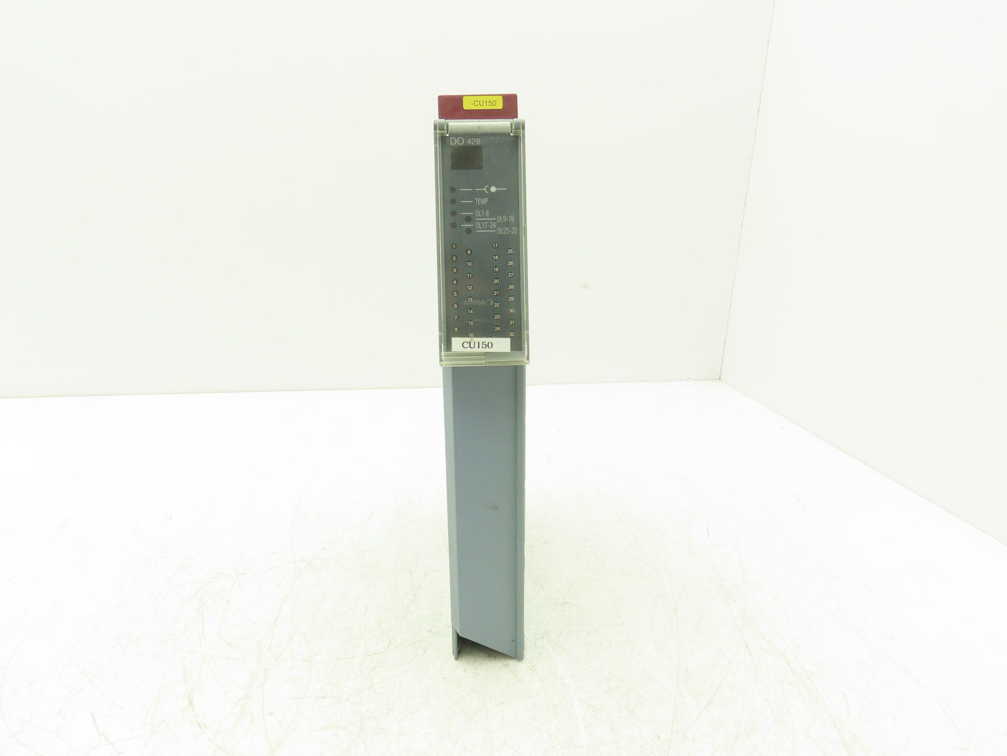 B&R Automation 2D0428.6 Digital Output Module DO 428 Tra 24VDC 2A Rev CO Cracked