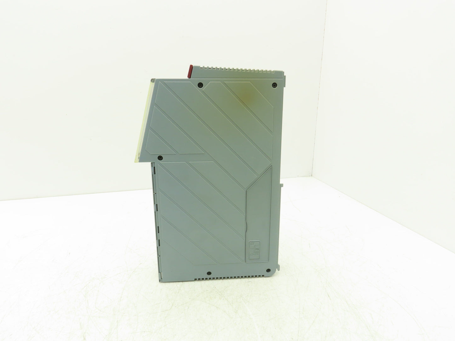 B&R Automation 2D0428.6 Digital Output Module DO 428 Tra 24VDC 2A Rev CO Cracked