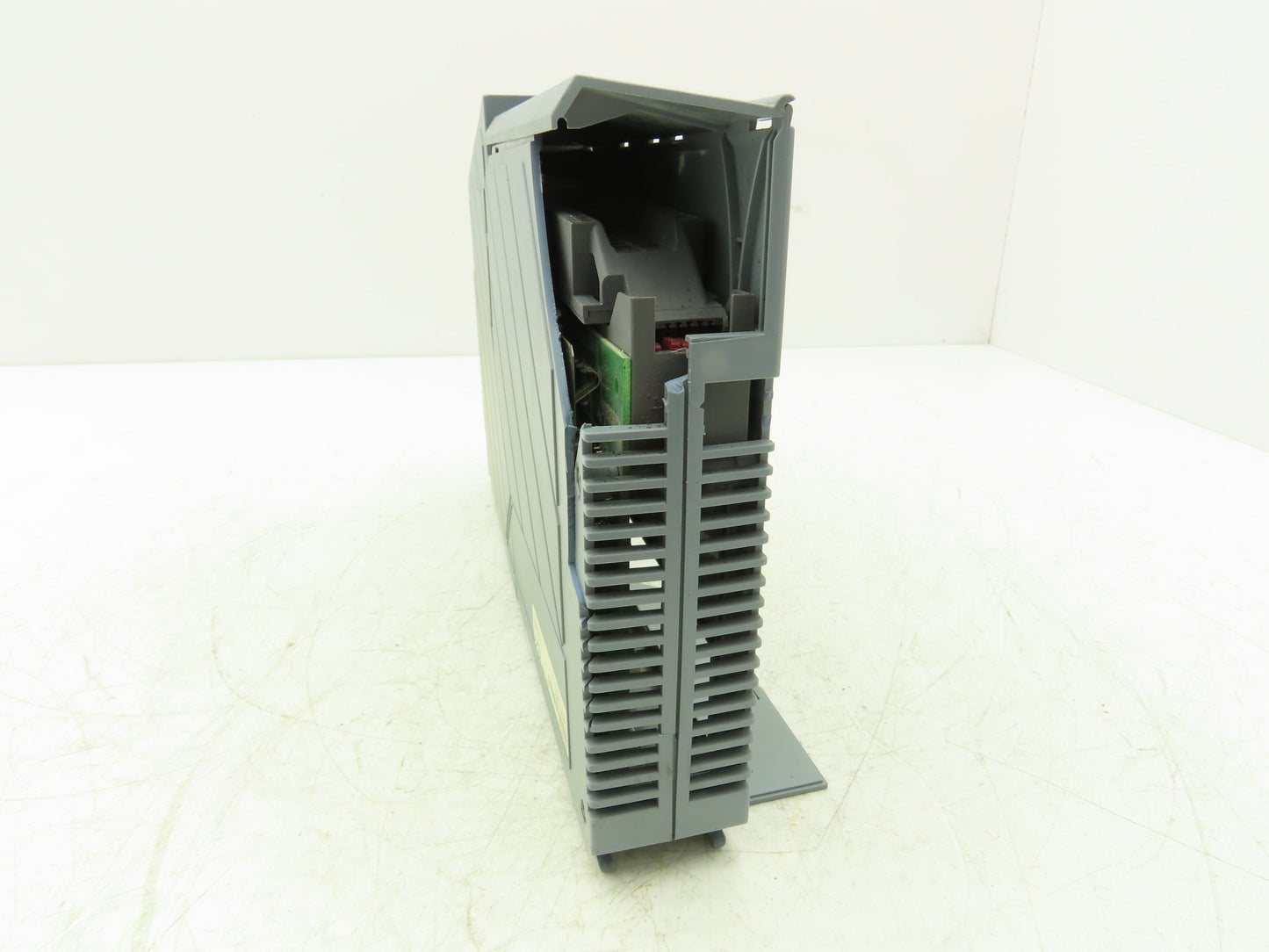 B&R Automation 2DI426.6 Digital Input 426 Module 32 Input 24VDC Rev C0 Cracked