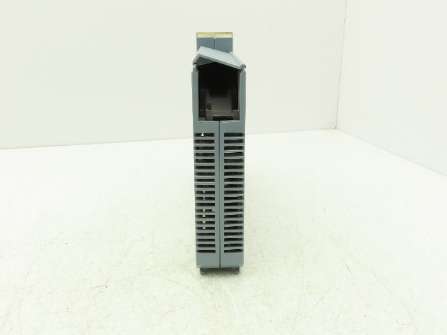 B&R Automation 2D0428.6 Digital Output Module DO 428 Tra 24VDC 2A Rev CO Cracked