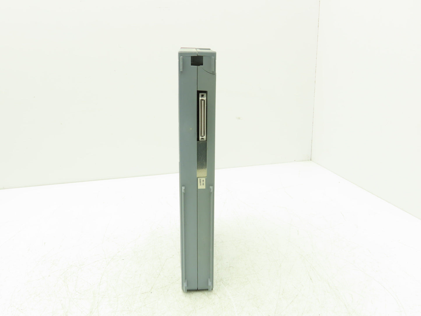 B&R Automation 2D0428.6 Digital Output Module DO 428 Tra 24VDC 2A Rev CO Cracked