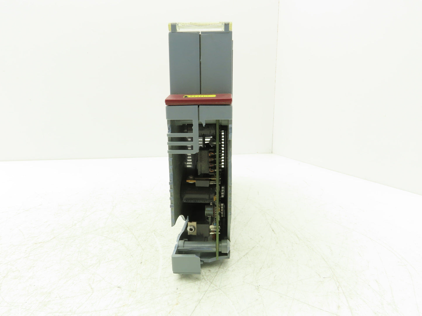 B&R Automation 2D0428.6 Digital Output Module DO 428 Tra 24VDC 2A Rev CO Cracked