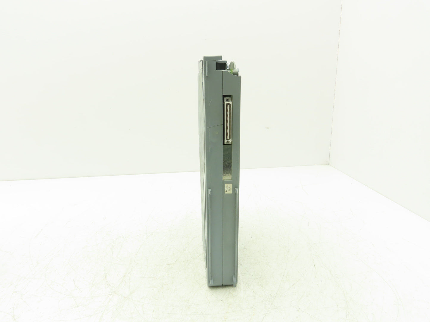 B&R Automation 2D0428.6 Digital Output Module DO 428 Tra 24VDC 2A Rev CO Cracked