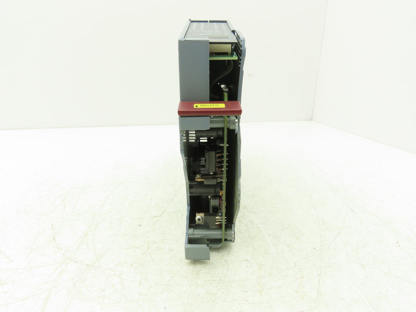 B&R Automation 2D0428.6 Digital Output Module DO 428 Tra 24VDC 2A Rev CO Cracked
