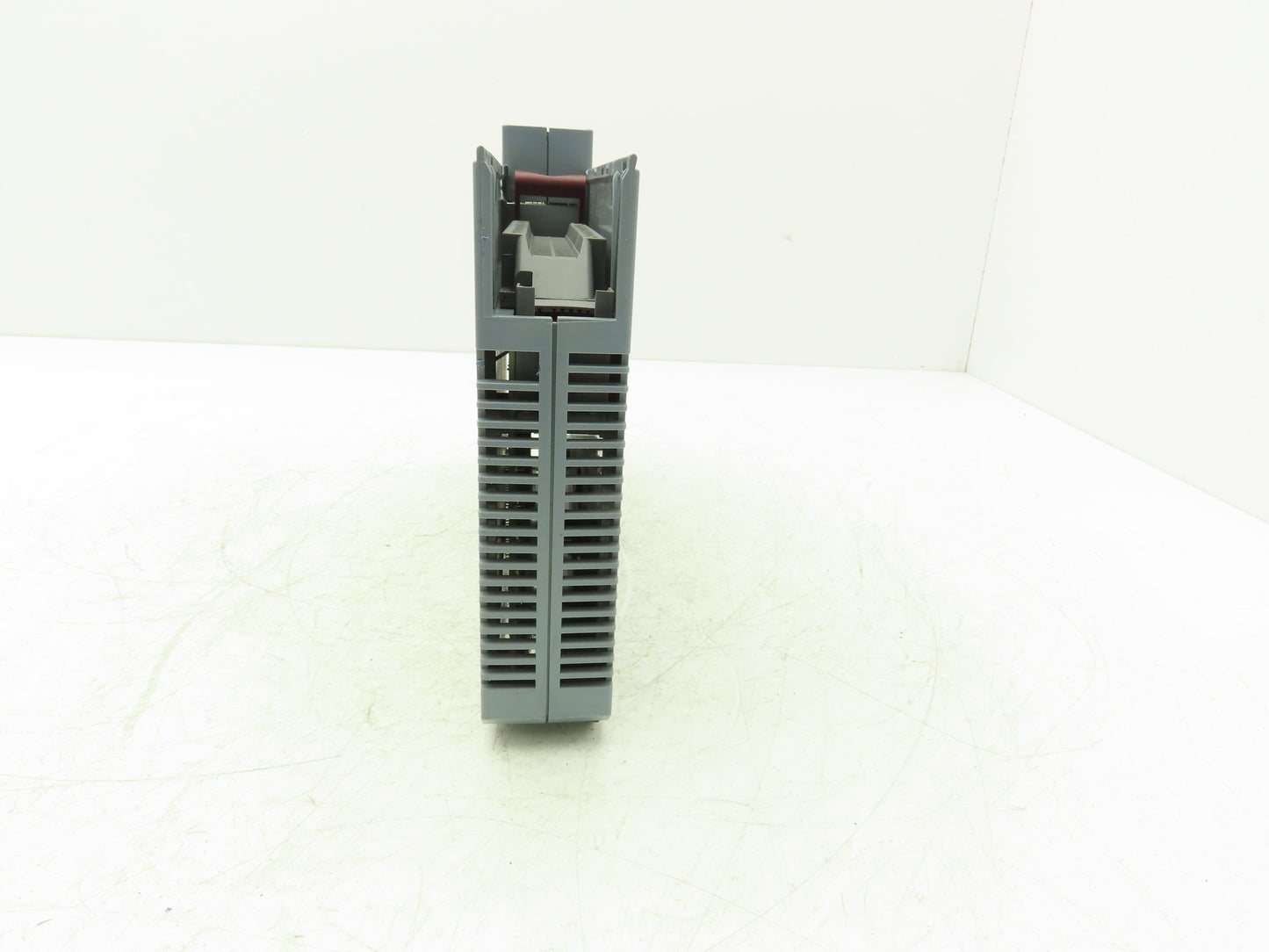 B&R Automation 2D0428.6 Digital Output Module DO 428 Tra 24VDC 2A Rev CO Cracked