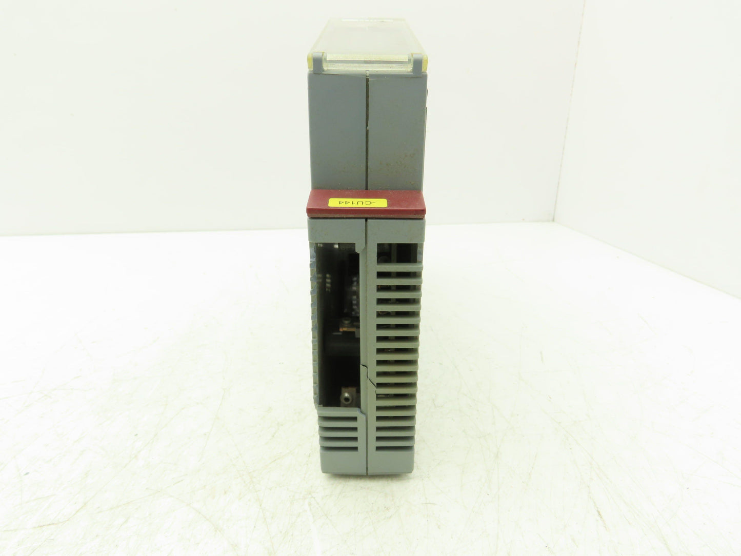 B&R Automation 2D0428.6 Digital Output Module DO 428 Tra 24VDC 2A Rev CO Cracked