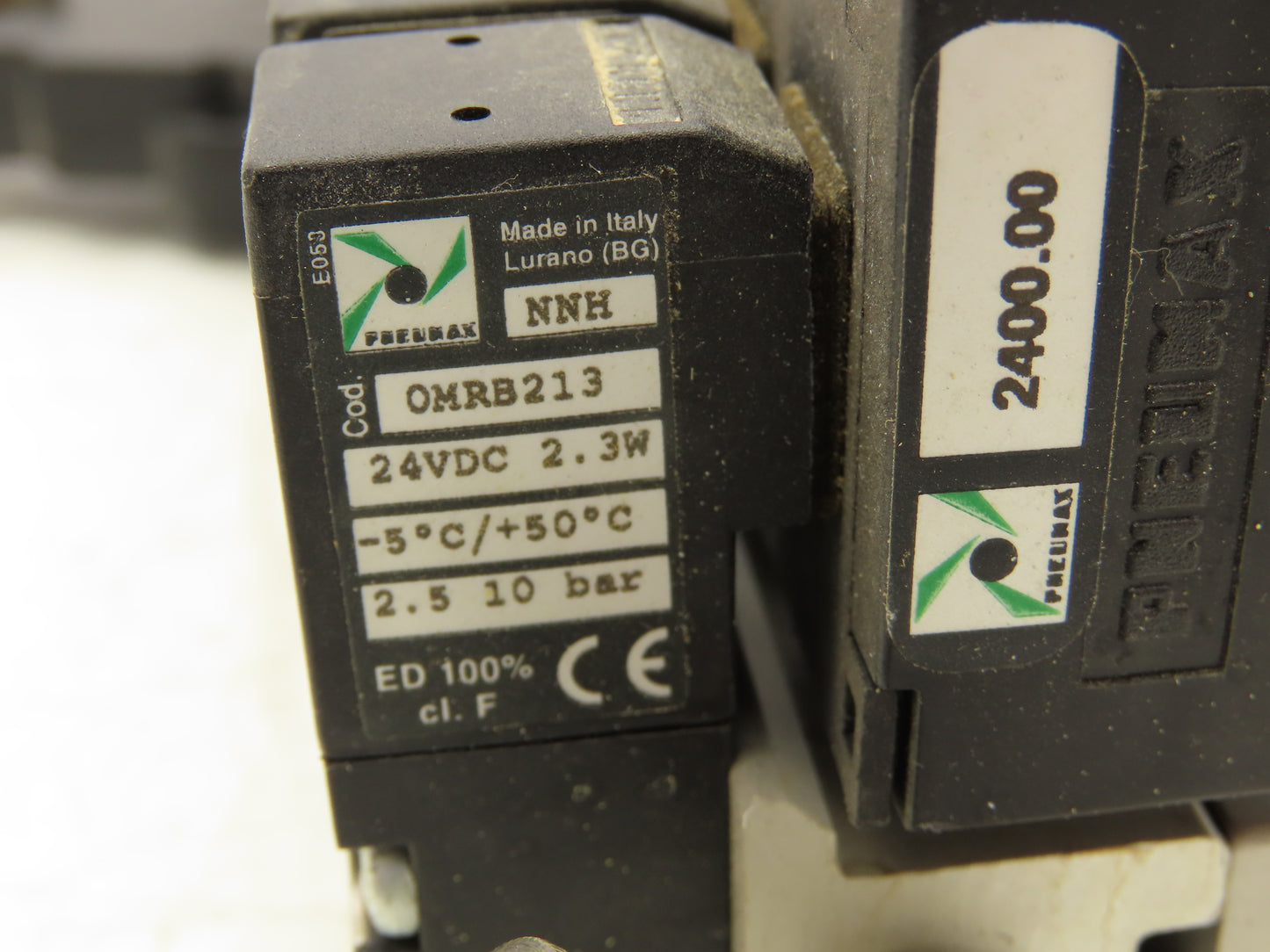 Pneumax OMRB213 Pneumatic Air Manifold Assembly 16 Valves 24vdc 145psi