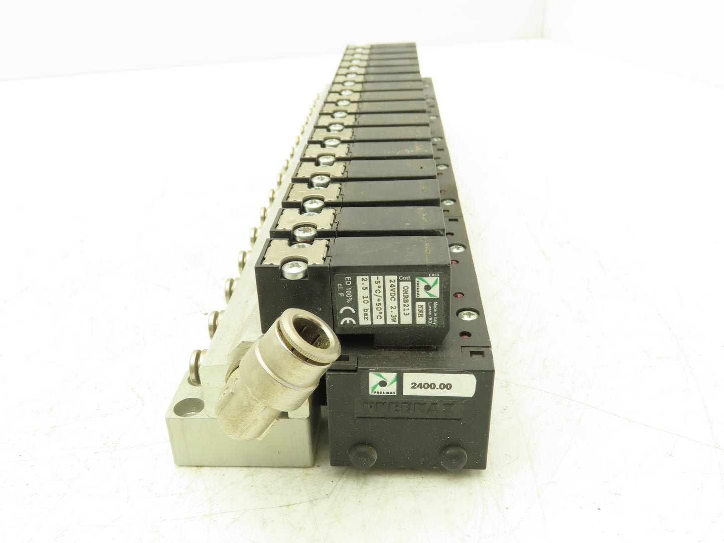 Pneumax OMRB213 Pneumatic Air Manifold Assembly 16 Valves 24vdc 145psi
