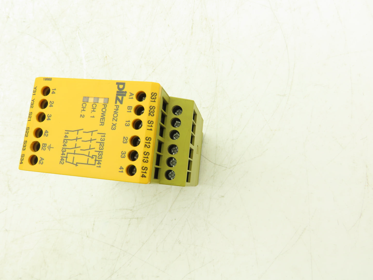 Pilz PNOZ X3 Safety Relay 24VAC 24VDC 3n/o 1n/c 1so 2.5W 60Hz