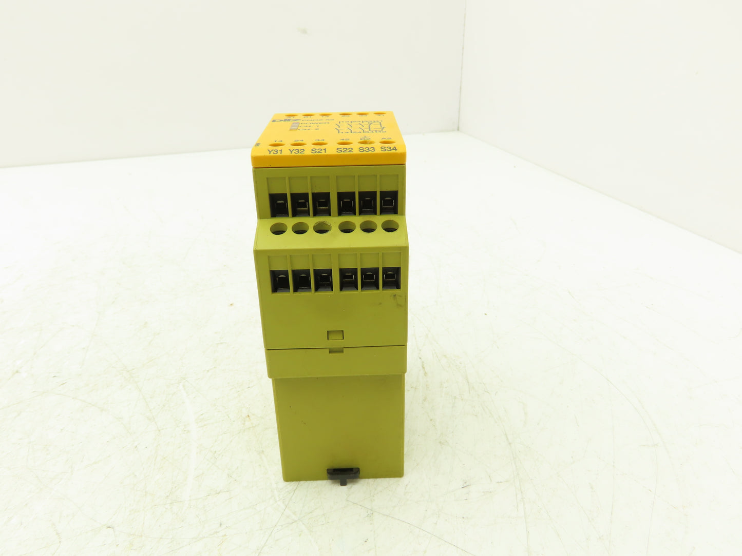 Pilz PNOZ X3 Safety Relay 24VAC 24VDC 3n/o 1n/c 1so 2.5W 60Hz