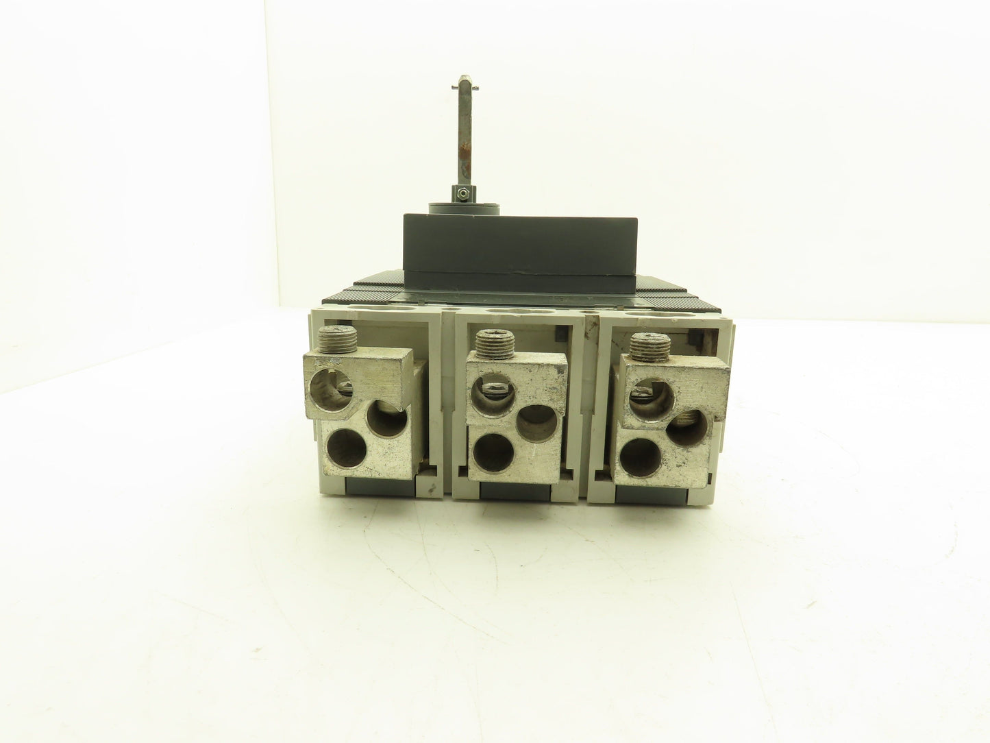 ABB S6H-D Switch Circuit Breaker Disconnect 3-Pole 800A 600VAC 3.5" Rod