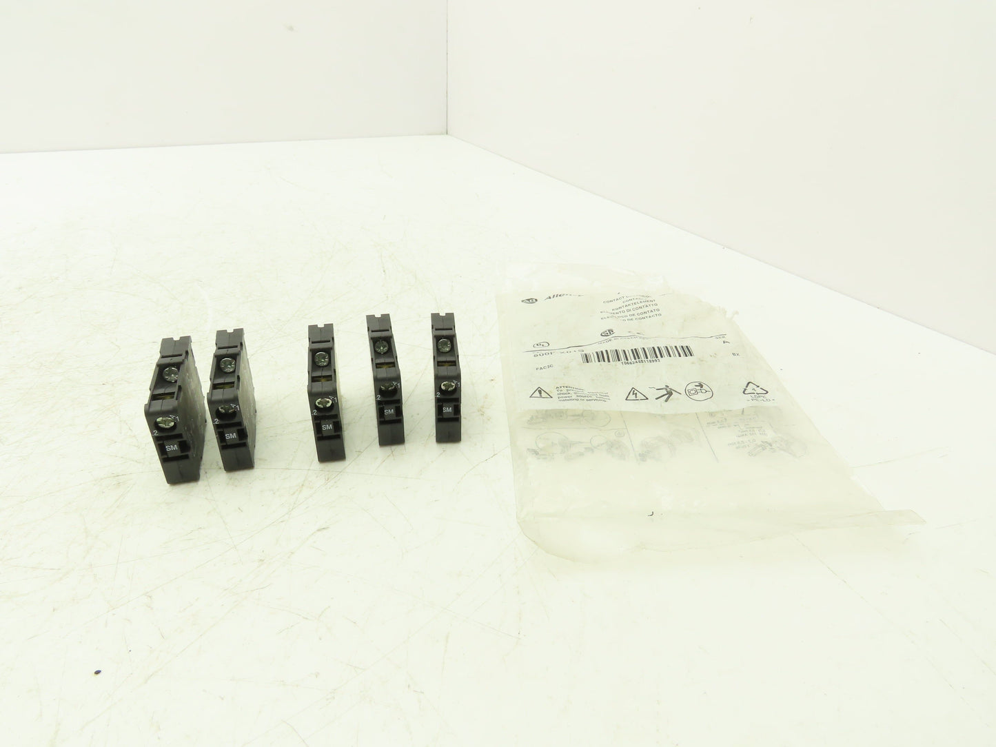 Allen Bradley 800F-X01S Contact Block 22mm 10A 1NC Ser A  Lot of 5