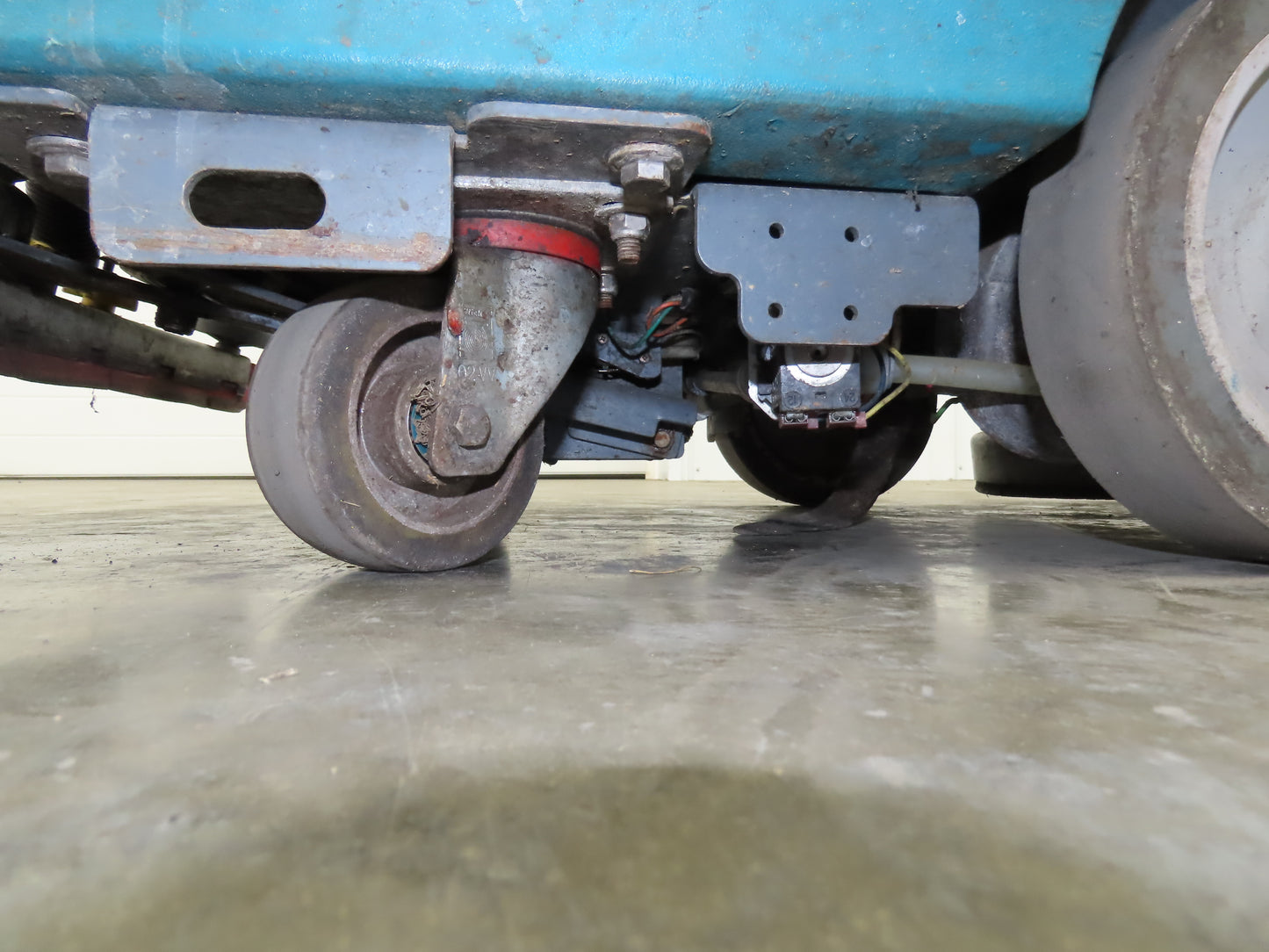 Tennant T500E Walk Behind Floor Scrubber 32" Disc Auto Scrubber 730H