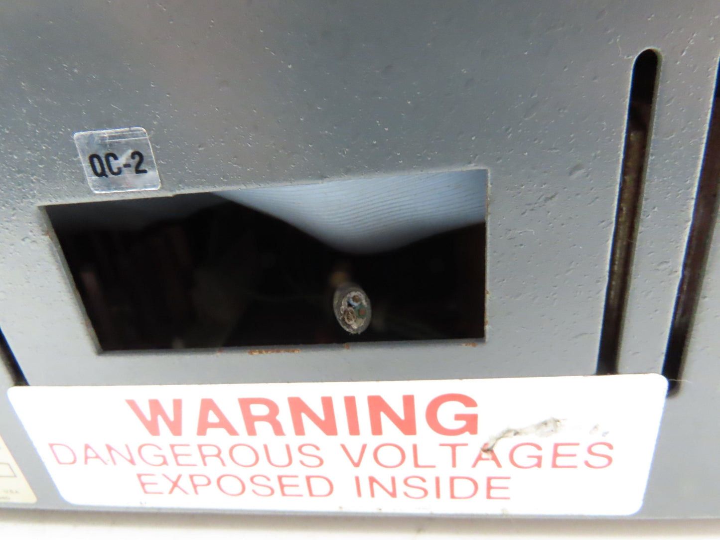 Allen Bradley 2700E CA40 HMI Push Button Control Panel Console 100-240VAC