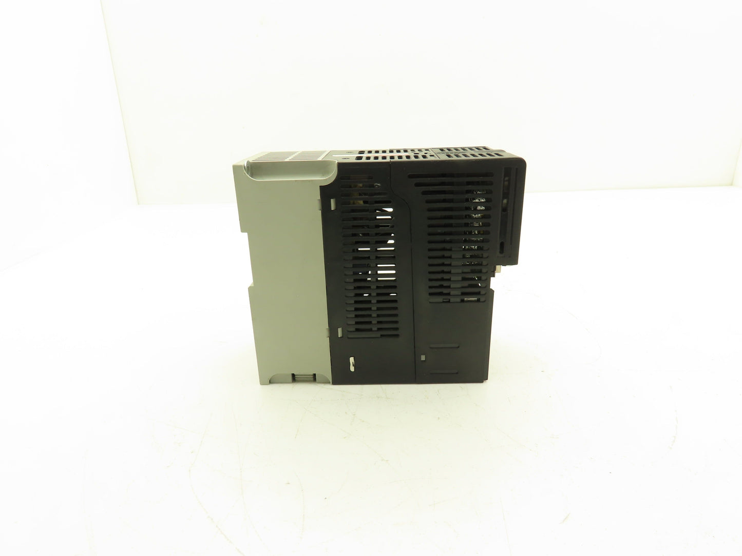 Allen Bradley 25B-D2P3N104 PowerFlex 525 VFD AC Drive 1Hp 480V 3Ph No Cover