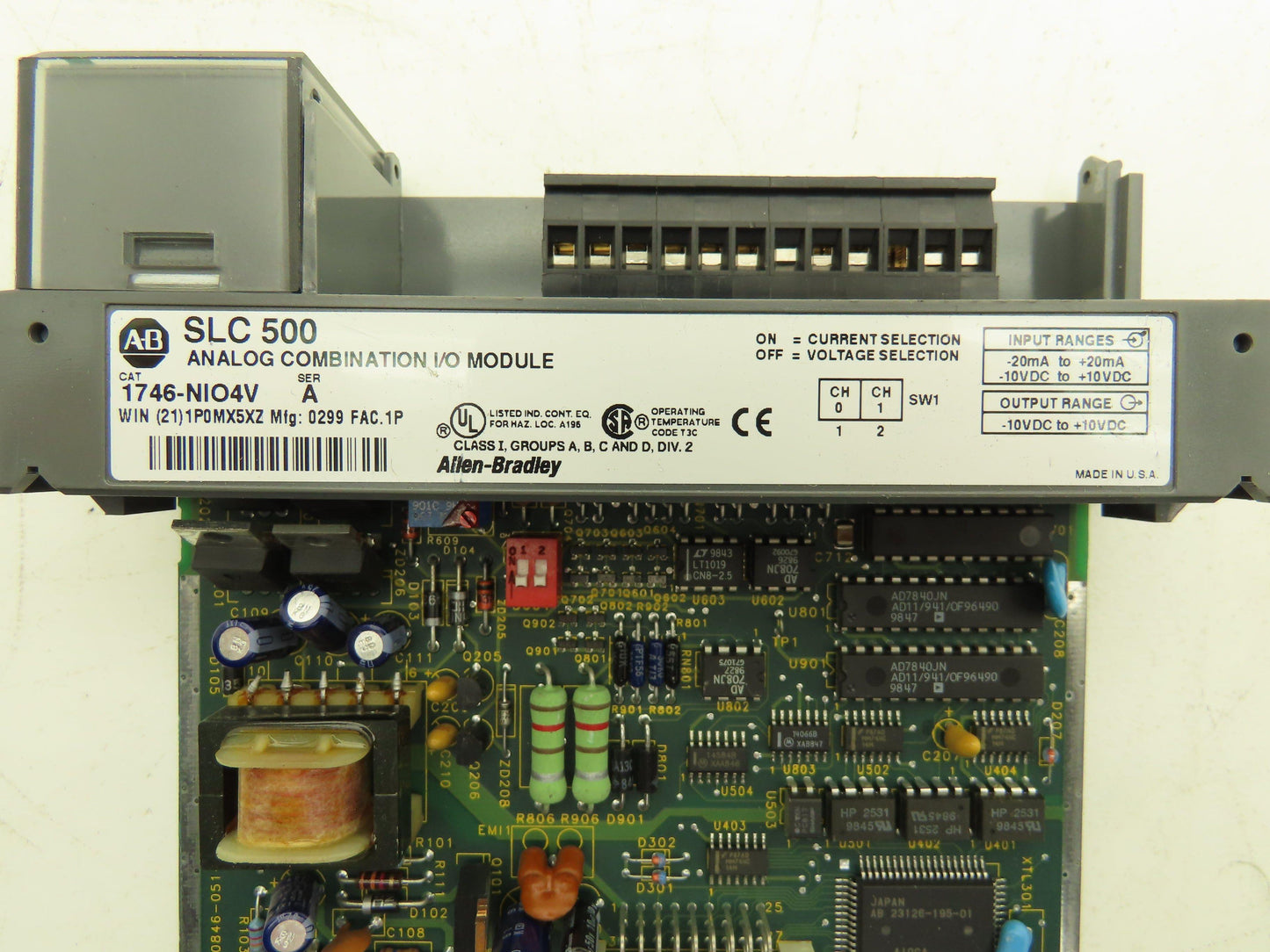 Allen Bradley 1746-NIO4V SLC500 Analog Combination I/O Module Ser A Broken Door