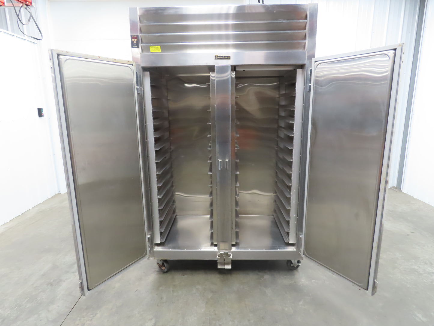 Traulsen RE-232N-ZCF Even Thaw Reach In Cooler Chick fil a Refrigerator 28 Tray