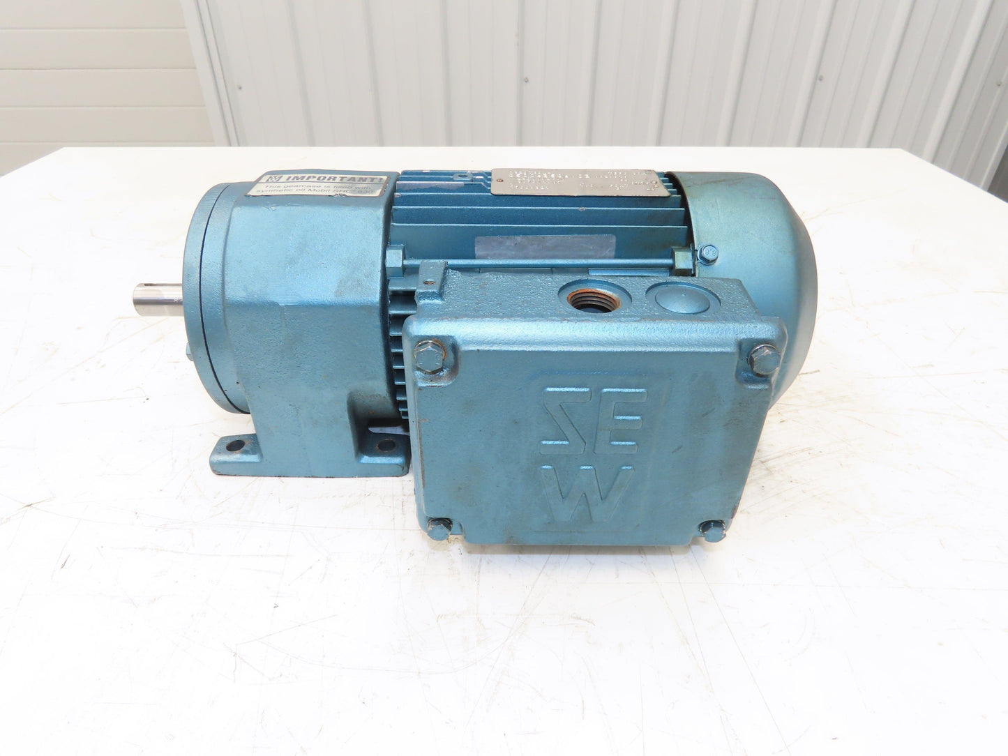 Sew-Eurodrive R32DT80N4 Inline Gearmotor 5.3:1 Reducer 321rpm 1Hp 230/460V