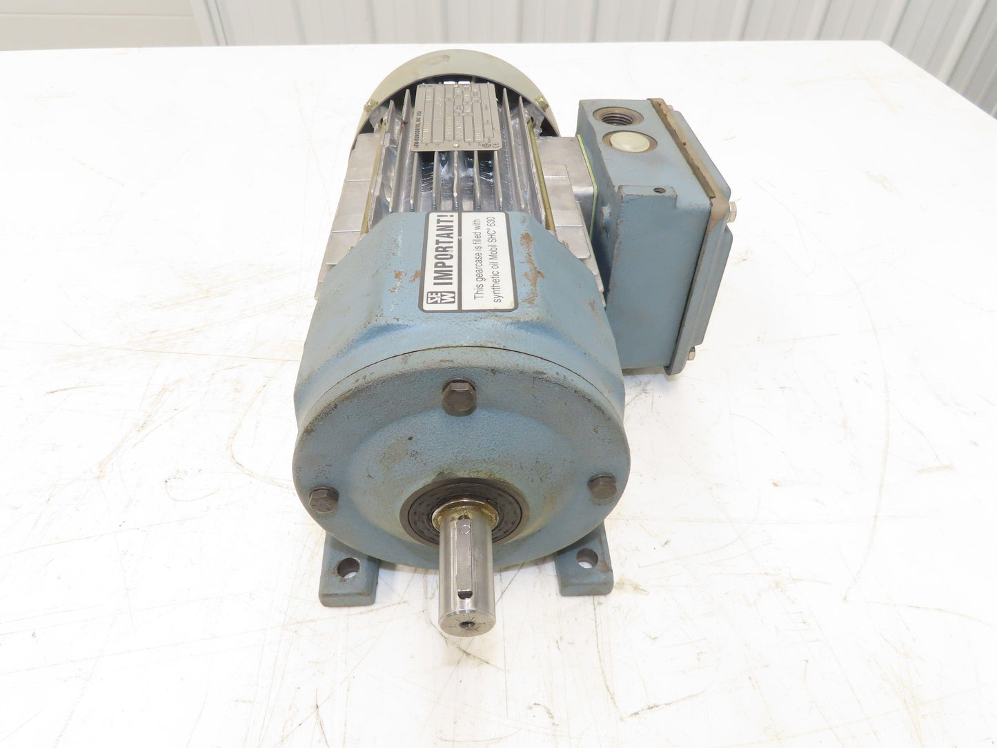 Sew-Eurodrive R32DT80N4 Inline Gearmotor 5.3:1 Reducer 322rpm 1Hp 230/460V 3PH