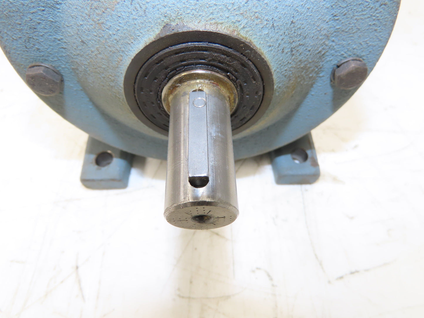 Sew-Eurodrive R32DT80N4 Inline Gearmotor 5.3:1 Reducer 322rpm 1Hp 230/460V 3PH