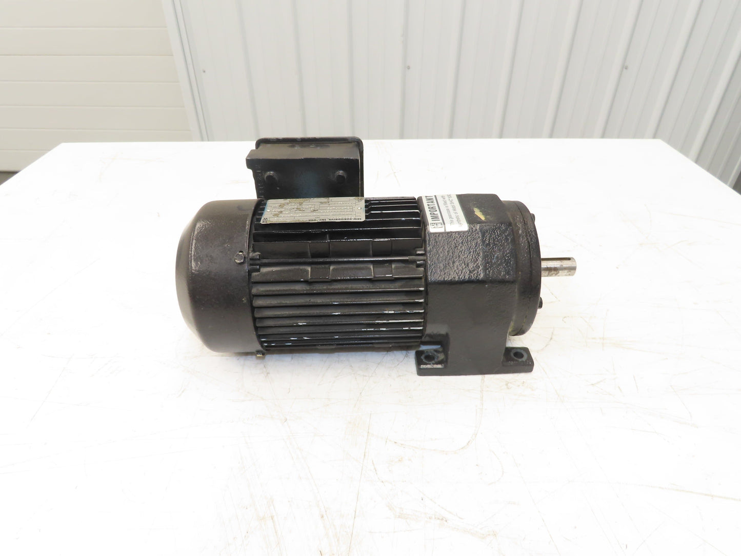 Sew-Eurodrive R32DT80N4 Inline Gearmotor 4.5:1 Reducer 374rpm 1Hp 230/460V 3PH